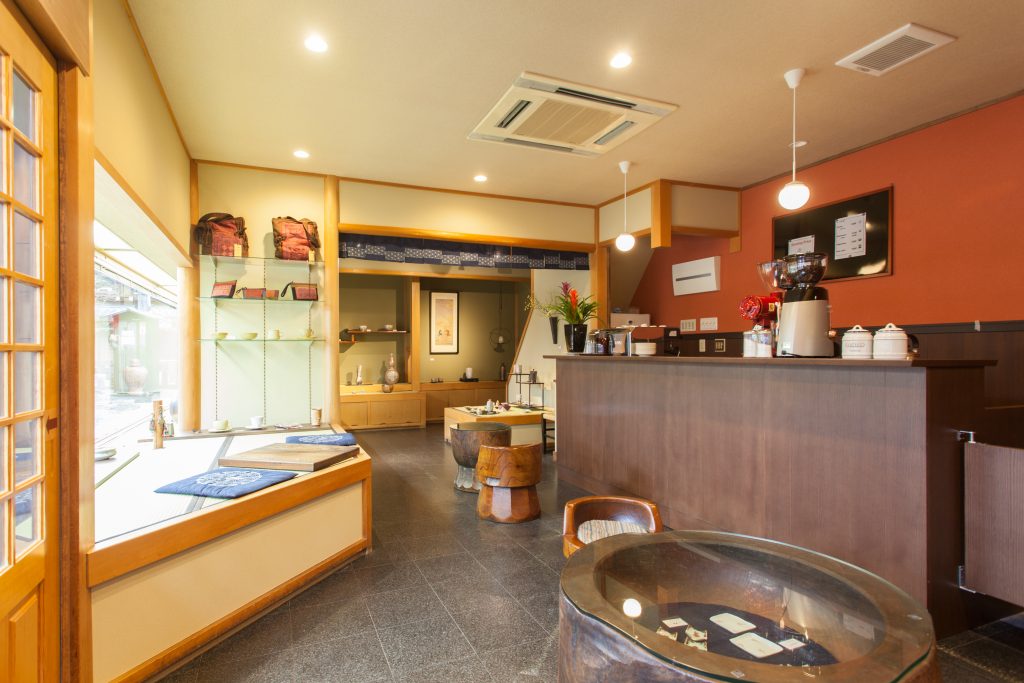 美味しいコーヒーを味わう　渋草焼・小糸焼陶器専門店
